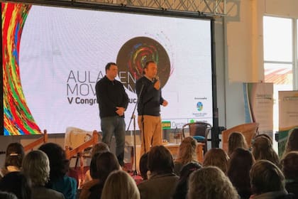 El presidente de CREA, Francisco Lugano (derecha) y el intendente de 9 de Julio, Mariano Barroso, en la inauguración del Congreso