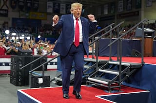 Trump revive la idea de intervención militar en Cuba durante mitin en Florida