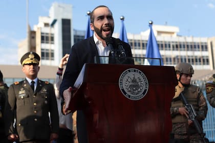 El presidente de El Salvador, Nayib Bukele, se presentó en las elecciones como un político “outsider”. Los salvadoreños, cansados de los dos partidos que se han alternado el poder, lo respaldaron