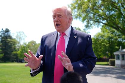 El presidente de Estados Unidos, Donald Trump, habla con reporteros antes de viajar en el Marine One desde el Jardín Sur de la Casa Blanca, el jueves 16 de abril de 2026, en Washington
