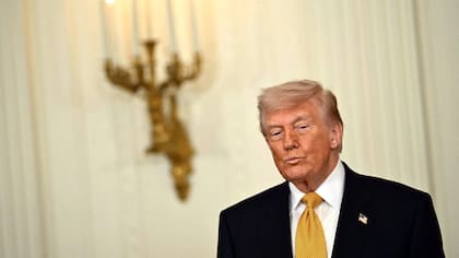 El presidente de Estados Unidos, Donald Trump, participó en un evento del Día de la Madre Militar en el Salón Este de la Casa Blanca en Washington, D.C., el 6 de mayo de 2026 (Foto: Kent NISHIMURA / AFP)