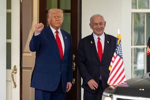 El presidente de Estados Unidos, Donald Trump, a la izquierda, junto al primer ministro de Israel, Benjamin Netanyahu, en el Ala Oeste de la Casa Blanca, el 7 de abril de 2025 en Washington