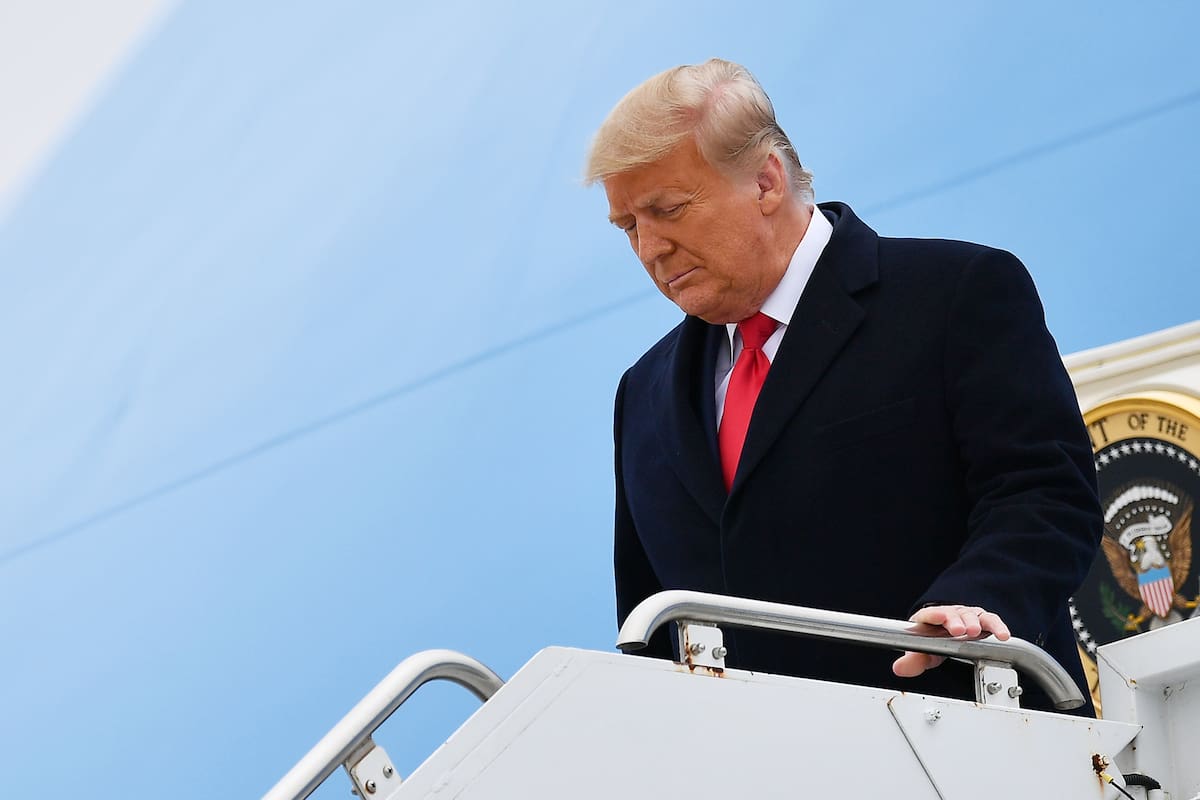 El presidente de Estados Unidos, Donald Trump, se bajó del Air Force One a su llegada a Harlingen, Texas, el 12 de enero de 2021