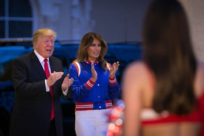 El presidente de Estados Unidos, Donald Trump, y la primera dama, Melania Trump en Palm Beach, durante la fiesta anual organizada por el magnate para ver el Super Bowl