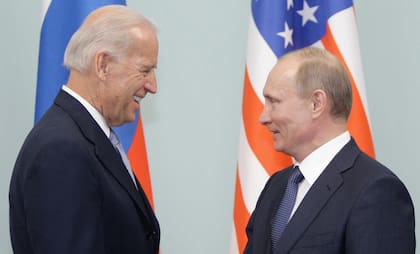 El presidente de Estados Unidos, Joe Biden, y su homólogo ruso, Vladimir Putin