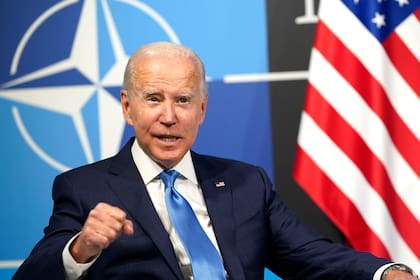 El presidente de Estados Unidos, Joe Biden, habla durante una reunión con el secretario general de la OTAN, Jens Stoltenberg, durante una cumbre de la OTAN en Madrid, España, el 29 de junio de 2022. (AP Foto/Susan Walsh)