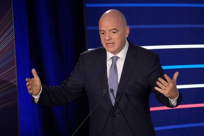 El presidente de FIFA, Gianni Infantino, descartó la tarjeta azul antes del encuentro de IFAB.