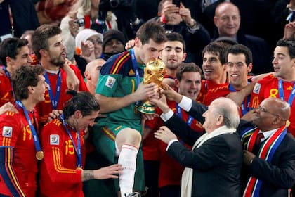 España perdió su debut mundialista, al igual que la Argentina contra Arabia Saudita, y aún así ganó la Copa del Mundo en Sudáfrica 2010