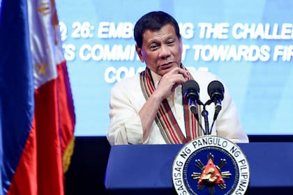 En Filipinas, se acusa al presidente Rodrigo Duterte de haber ordenado el cierre en julio del principal canal de televisión ABS-CBN, que criticaba la brutalidad de su política antidrogas.