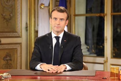 El presidente de Francia anunció un paquete de medidas en respuesta a las masivas y violentas protestas de los "chalecos amarillos"