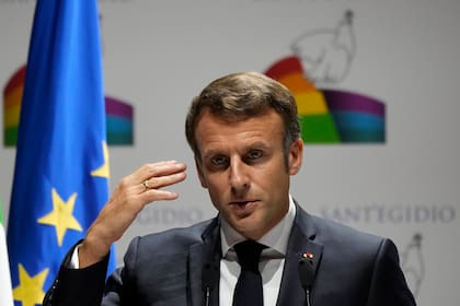 El presidente de Francia, Emmanuel Macron, ofrece un discurso en una conferencia internacional de paz organizada por la Comunidad de Sant'Egidio, en Roma, el 23 de octubre de 2022. (AP Foto/Alessandra Tarantino)