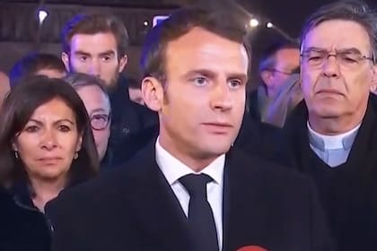 El presidente de Francia envió un mensaje de "tristeza" y "esperanza"; "Vamos a volver a construirla", dijo