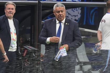 El presidente de la AFA, Chiqui Tapia, en la previa del partido del Mundial entre Argentina e Inglaterra en el Atlanta Stadium