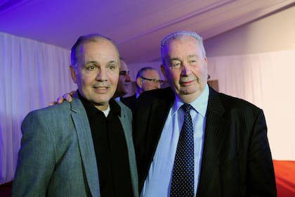 El presidente de la AFA, Julio Grondona, junto al DT de la selección nacional de fútbol, Alejandro Sabella, el 9 de abril de 2013