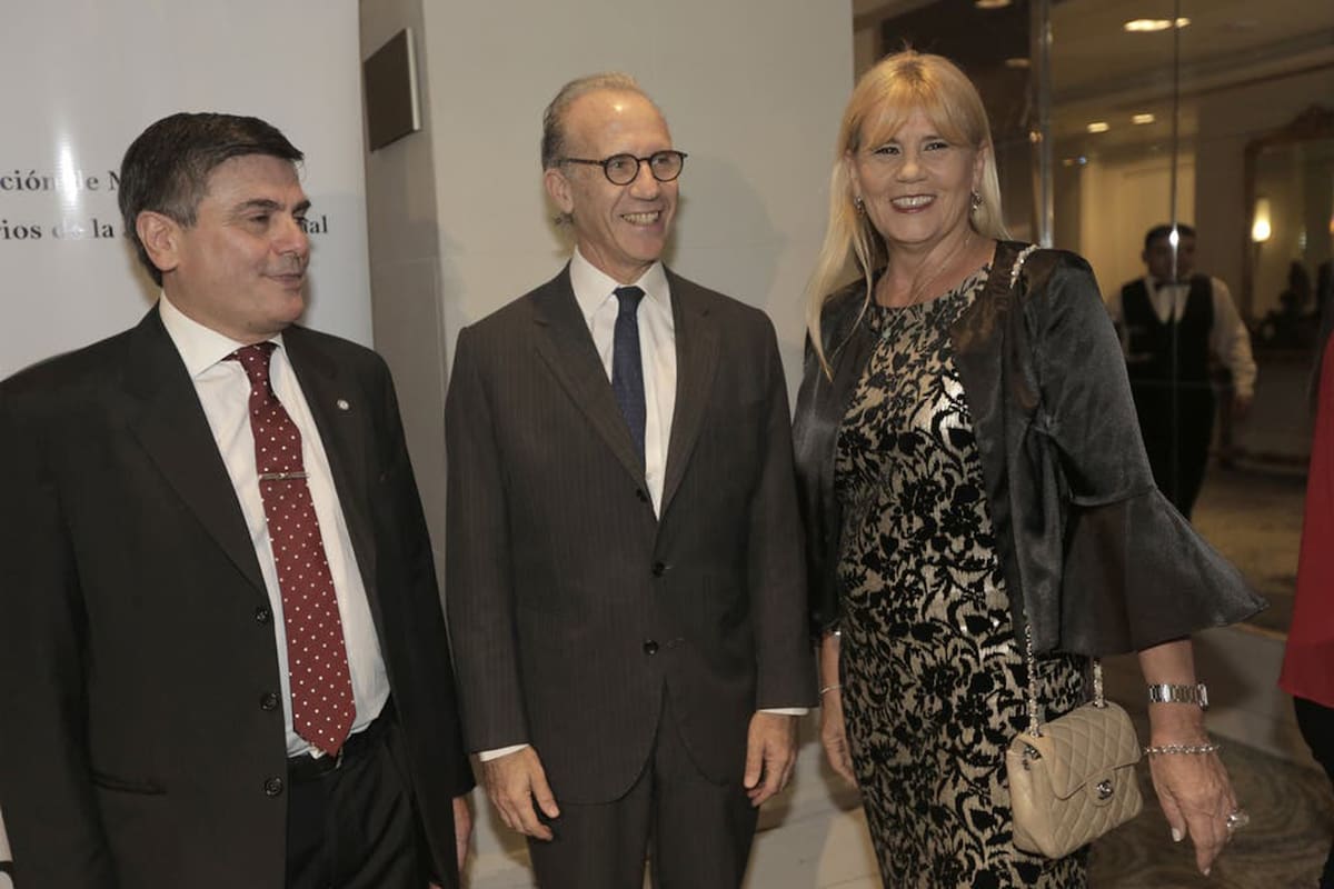 El presidente de la Asociación de Magistrados, Marcelo Gallo Tagle; el presidente de la Corte Suprema, Carlos Rosenkrantz, y la ministra de Justicia, Marcela Losardo, en la comida de la Asociación de Magistrados de diciembre pasado