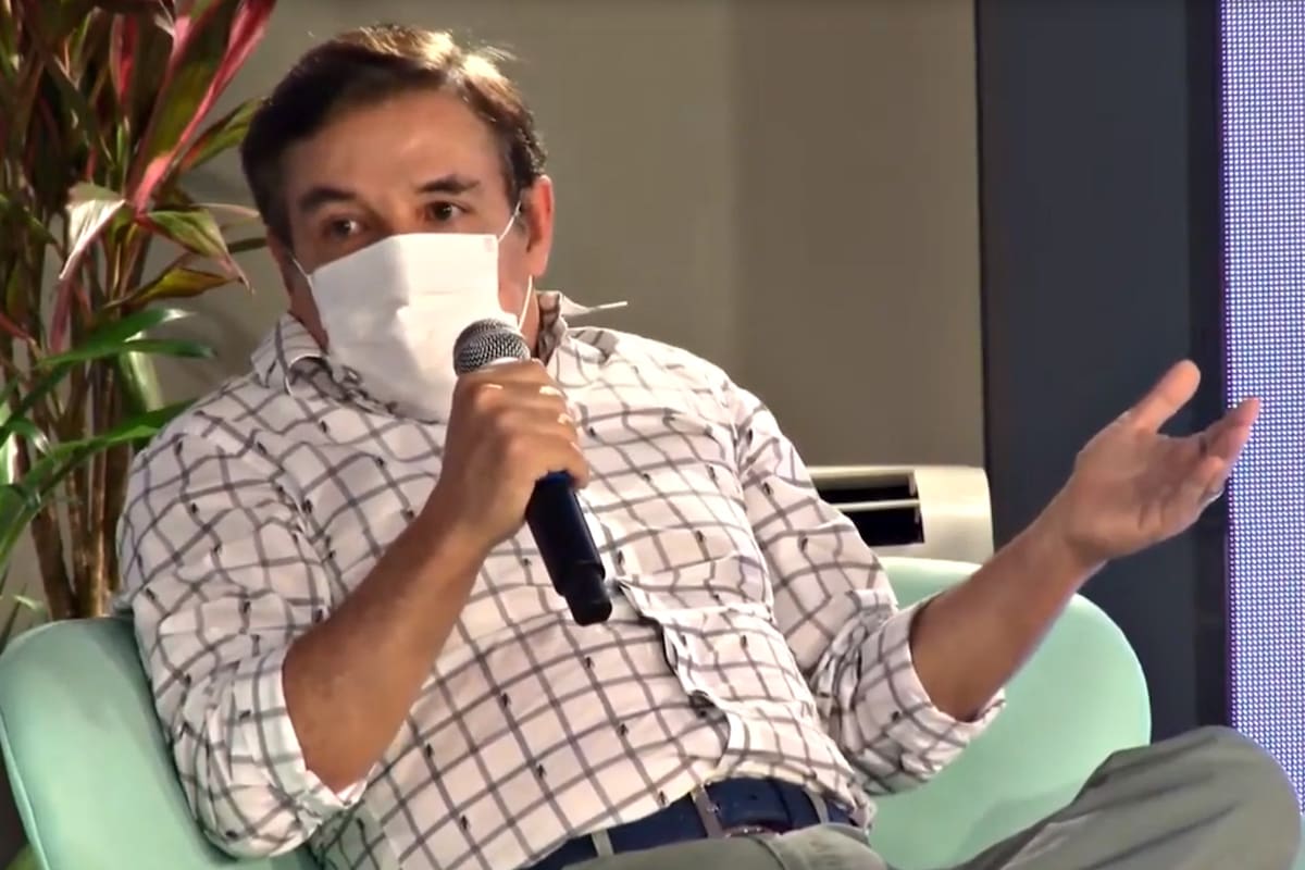 El presidente de la Cámara de Diputados de Misiones, Carlos Rovira, hoy durante una conferencia de prensa.