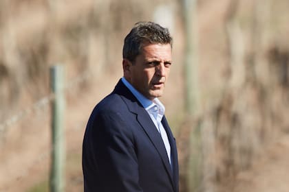 El presidente de la Cámara de Diputados se sumó a las críticas por el viaje de Macri a Europa
