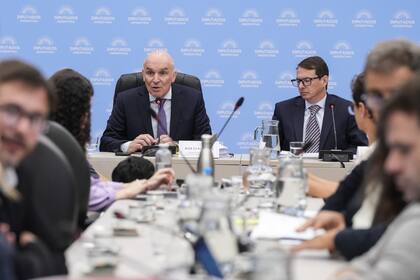 El presidente de la comisión de Presupuesto, José Luis Espert, este jueves junto al secretario de Hacienda, Carlos Guberman