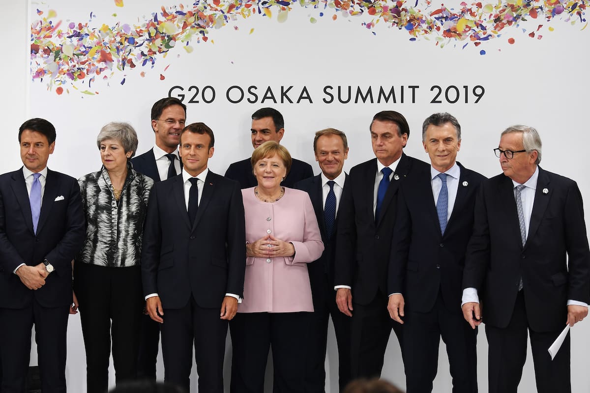 El presidente de la Comisión Europea, Jean-Claude Juncker, junto a los funcionarios brindaron una conferencia de prensa