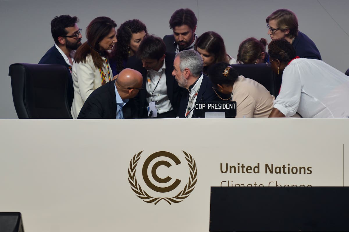El presidente de la COP 30 durante la sesión plenaria de clausura de la Conferencia de las Partes, en Belém do Pará