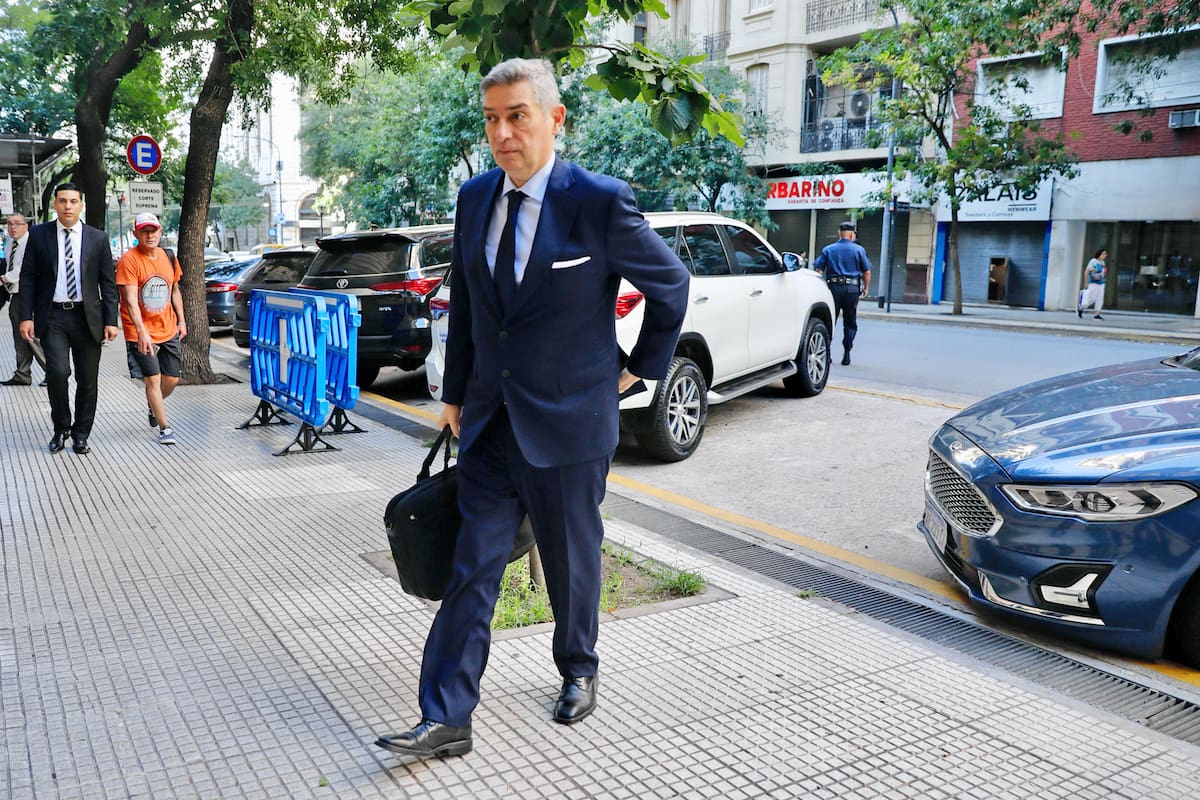 El presidente de la Corte Suprema, Horacio Rosatti, al llegar al Palacio de Tribunales esta mañana