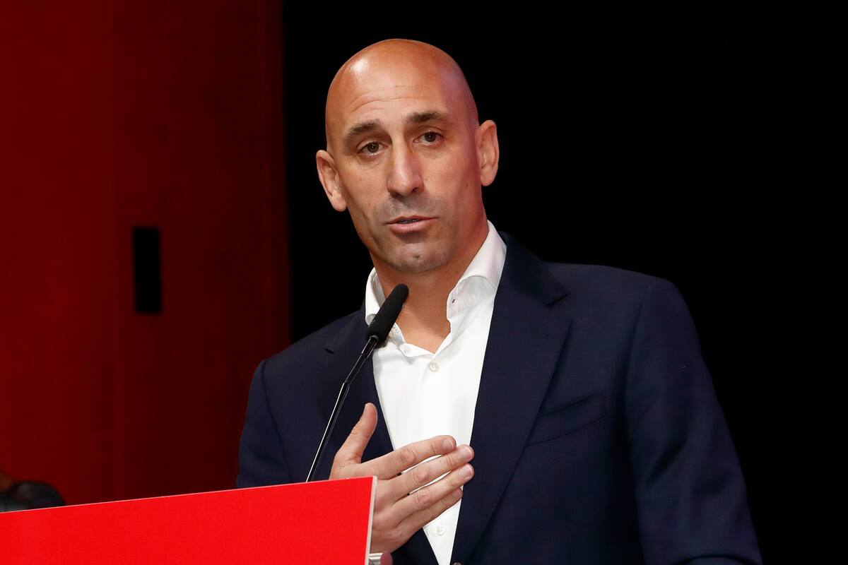 El presidente de la Federación Española de Fútbol, Luis Rubiales, presentó su renuncia tras el escándalo en la final del Mundial de Fútbol en Australia