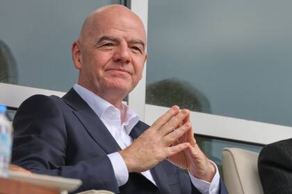 El presidente de la FIFA Gianni Infantino presencia un partido amistoso entre Irán y Costa Rica en Antalya, Turquía