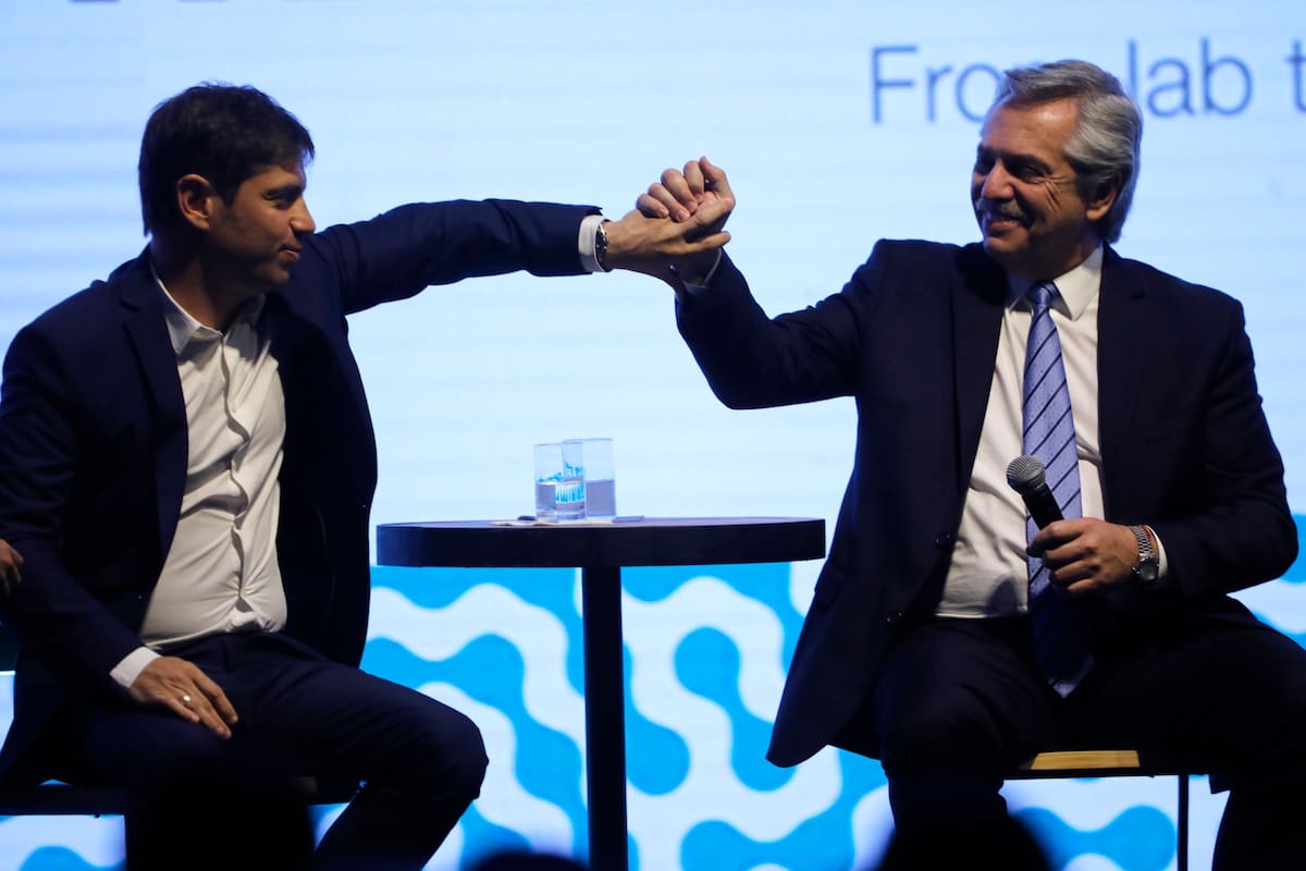 El presidente de la nación, Alberto Fernández, junto al gobernador de la provincia de Buenos Aires, Axel Kicillof
