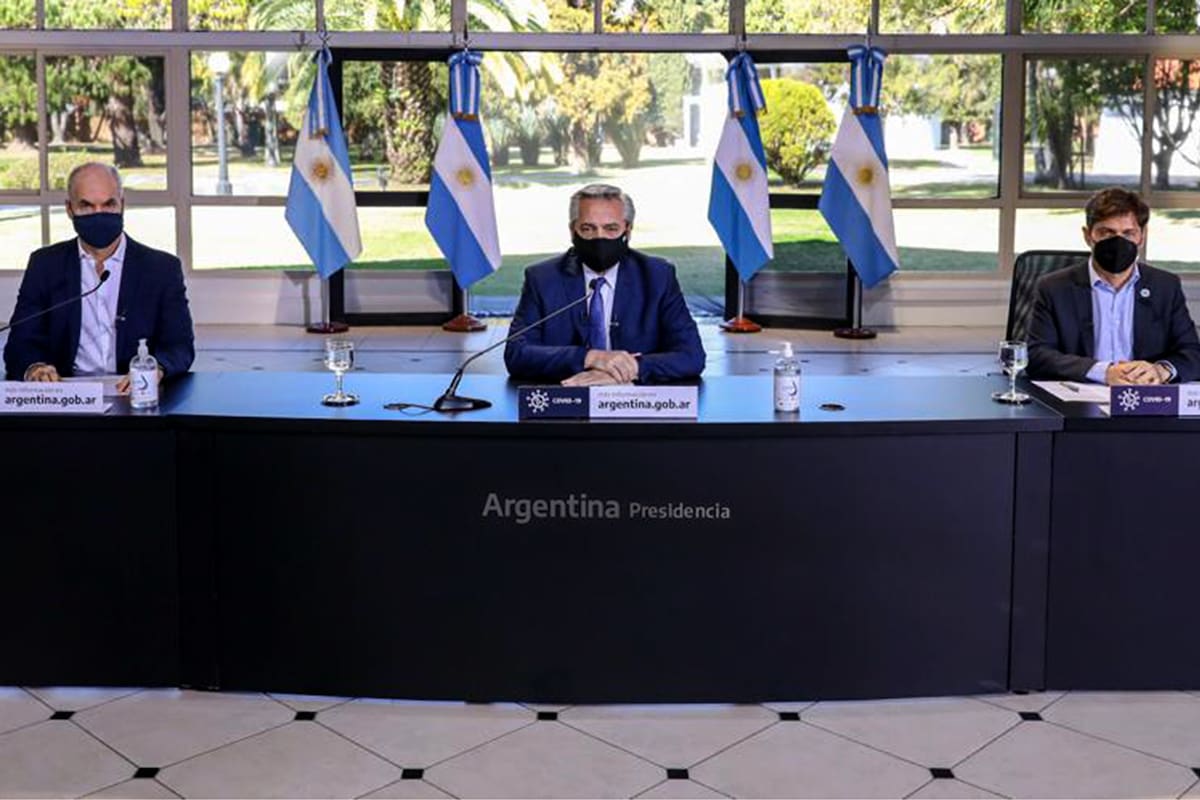El presidente de la Nación, Alberto Fernández, determinó que existen "zonas rojas" que mantendrán o volverán al ASPO. Las mismas se distribuyen en Jujuy, Santiago del Estero,Santa Cruz, Tierra del Fuego, Salta, La Rioja y todo el AMBA