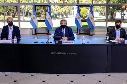 El presidente de la Nación, Alberto Fernández, determinó que existen "zonas rojas" que mantendrán o volverán al ASPO. Las mismas se distribuyen en Jujuy, Santiago del Estero,Santa Cruz, Tierra del Fuego, Salta, La Rioja y todo el AMBA