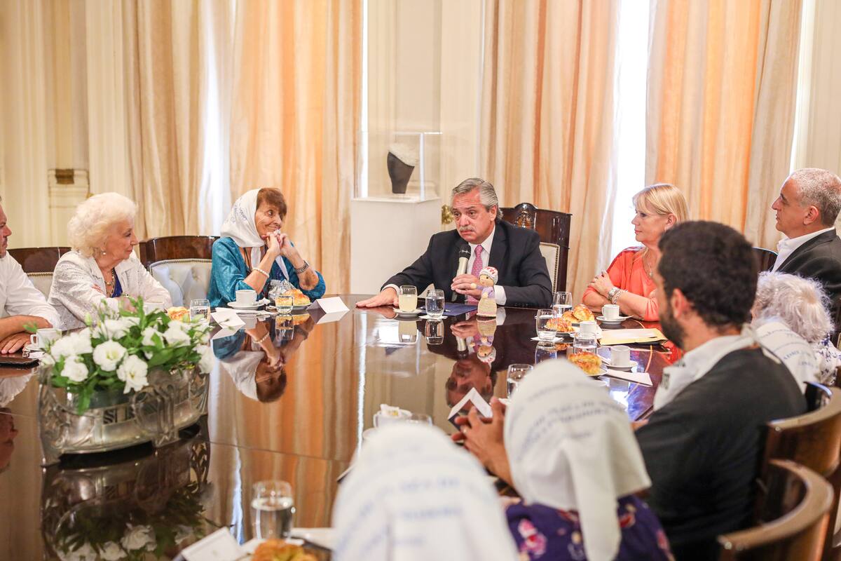 El presidente de la Nación, Alberto Fernández en reunión con organismos de Derechos Humanos en la Casa de Gobierno