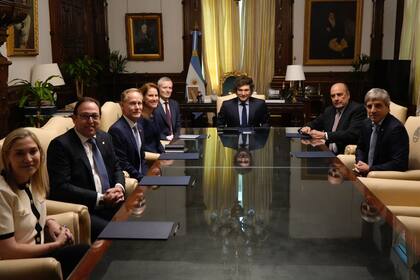 El presidente de la Nación recibió a los número uno globales de Shell y de Carrefour. Ambos le anunciaron inversiones y tuvieron un mano a mano de una hora en el que se habló del plan económico
