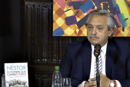 El presidente de la Nación se refirió a Kirchner durante la presentación del libro "Néstor, el hombre que cambió todo", de Jorge "Topo" Devoto