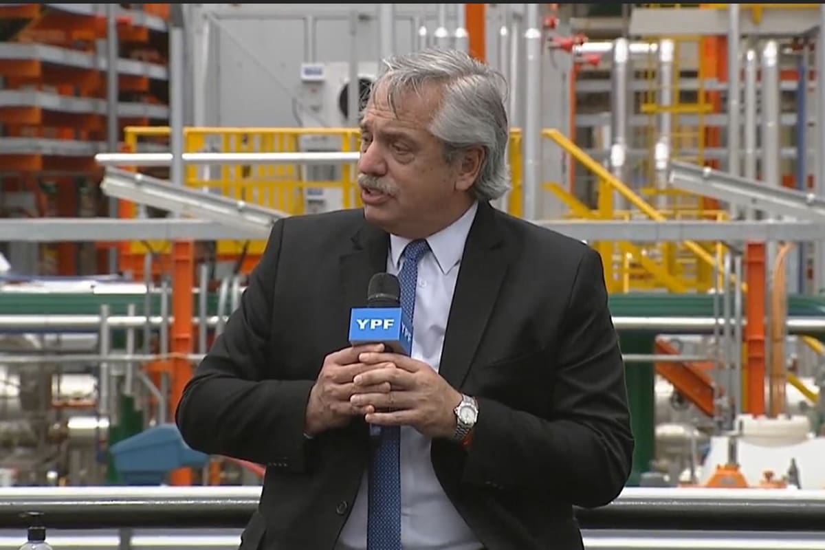 El presidente de la Nación visitó el Complejo Industrial La Plata, el centro de producción de combustibles, lubricantes y productos petroquímicos más grande del país, localizado entre Berisso y Ensenada