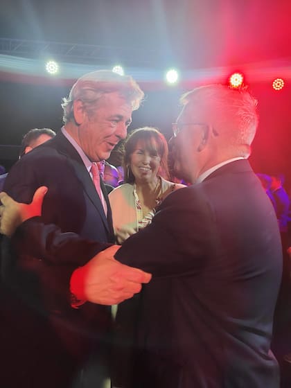 El presidente de la Sociedad Rural Argentina, Nicolás Pino, y Eloísa Frederking, vicepresidenta Segunda de la SRA