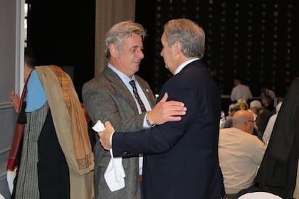 El presidente de la Sociedad Rural Nicolás Pino saluda al canciller Pablo Quirno