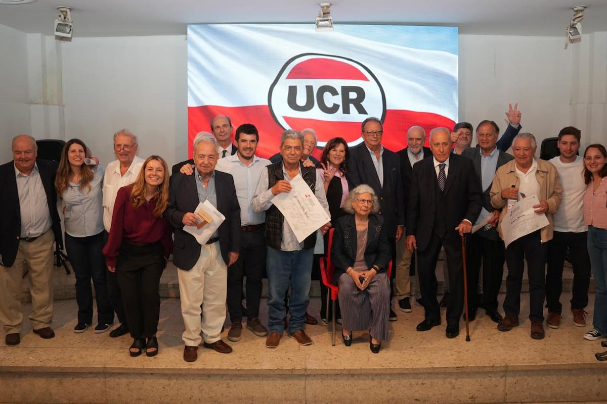 El presidente de la UCR, Leonel Chiarella, reunió a exlegisladores alfonsinistas para darle impulso al proceso de reconstrucción del partido