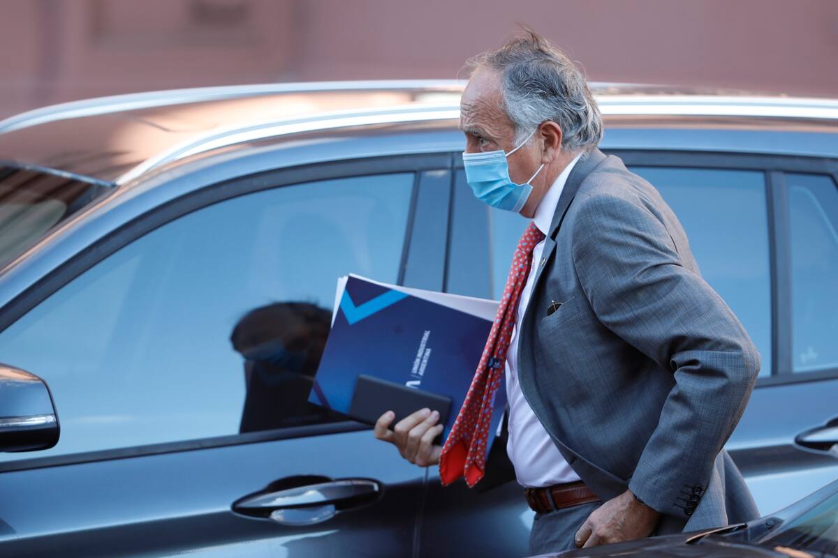 El presidente de la Unión Industrial Argentina (UIA), Miguel Acevedo, en la explanada de Casa Rosada