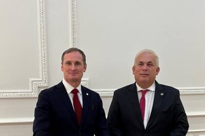 El presidente de la Unión Internacional del Notariado, Lionel Galliez y Diego Molina, titular del Consejo Federal del Notariado argentino