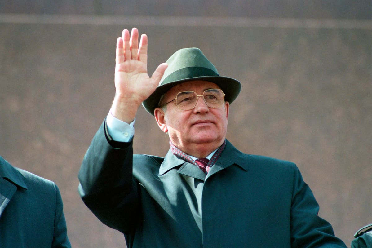 El presidente de la Unión Soviética, Mikhail Gorbachev, durante el desfile del 1 de mayo en la Plaza Roja de Moscú, Rusia, el 1 de mayo de 1991