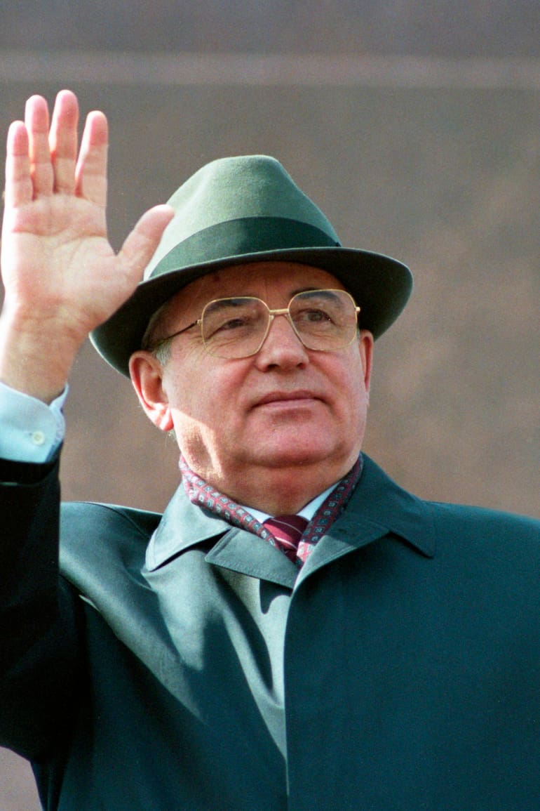 El presidente de la Unión Soviética, Mikhail Gorbachev, durante el desfile del 1 de mayo en la Plaza Roja de Moscú, Rusia, el 1 de mayo de 1991