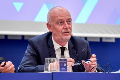 El presidente de las Ligas Europeas, Claus Thomsen, habla durante una reunión en Milán, Italia, el viernes 22 de octubre de 2021. (Claudio Furlan/LaPresse vía AP)