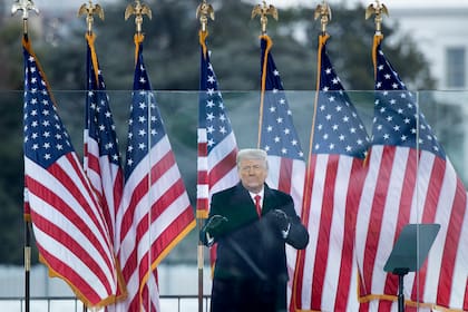 El presidente de los Estados Unidos, Donald Trump, habla con partidarios de The Ellipse cerca de la Casa Blanca el 6 de enero de 2021 en Washington, DC