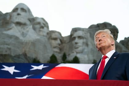 El presidente de los Estados Unidos, Donald Trump, llega para los eventos del Día de la Independencia en el Memorial Nacional Mount Rushmore en Keystone, Dakota del Sur