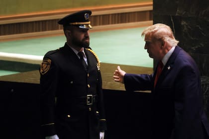 El presidente de los Estados Unidos, Donald Trump, abandona la tribuna en las Naciones Unidas (ONU) durante la 81.ª Sesión de la Asamblea General de la ONU el 22 de septiembre de 2026