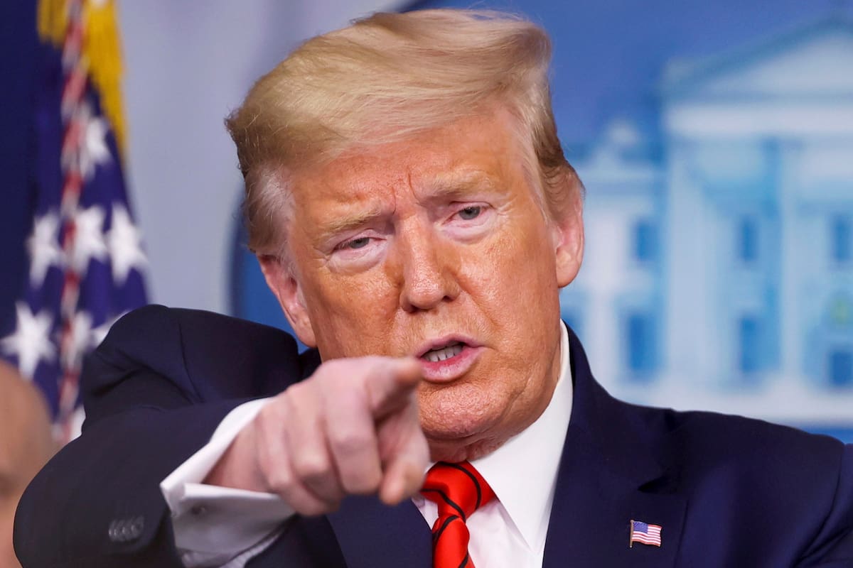 El presidente de los Estados Unidos, Donald Trump, responde preguntas durante la sesión informativa diaria de respuesta al coronavirus en la Casa Blanca en Washington, EE. UU.