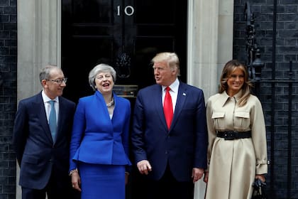 El presidente de los Estados Unidos Donald Trump y la primera dama Melania Trump se reúnen con la primera ministra británica Theresa May y su esposo Philip en Downing Street