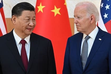 El presidente de los Estados Unidos, Joe Biden y el presidente de China, Xi Jinping se reúnen al margen de la Cumbre del G20 en Nusa Dua, en la isla turística indonesia de Bali, el 14 de noviembre de 2022