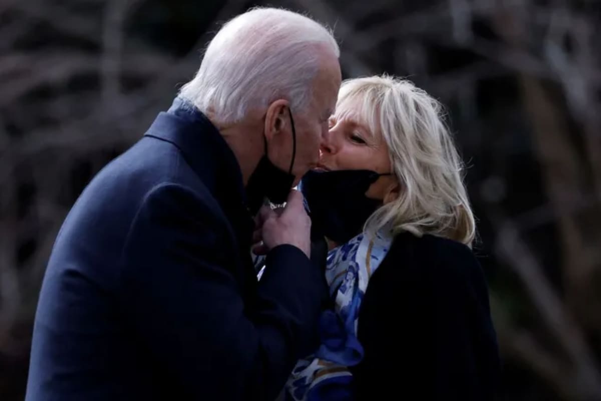 El presidente de los Estados Unidos y la primera dama, Joe y Jill Biden, en la Casa Blanca, en Washington, el 29 de enero de 2021