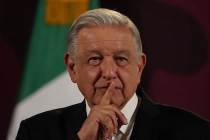 El presidente de México, Andrés Manuel López Obrador, ofrece su conferencia diaria de prensa en el Palacio Nacional en Ciudad de México, el viernes 1 de marzo de 2024. (AP Foto/Marco Ugarte)